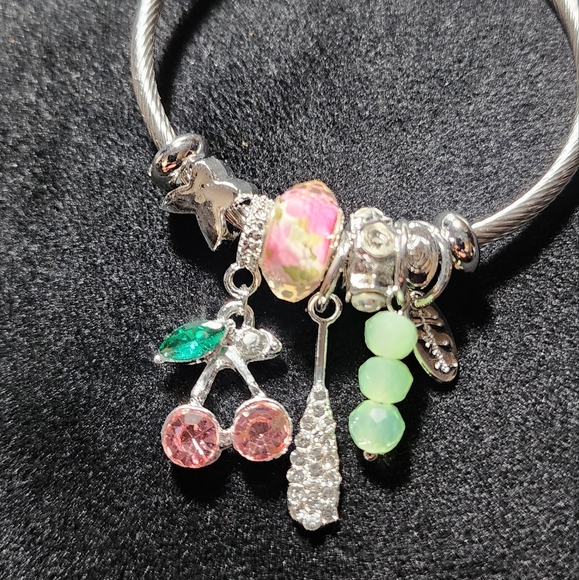 STAINLESS STEEL TWIST CHARM BRACELET - Picture 5 of 7